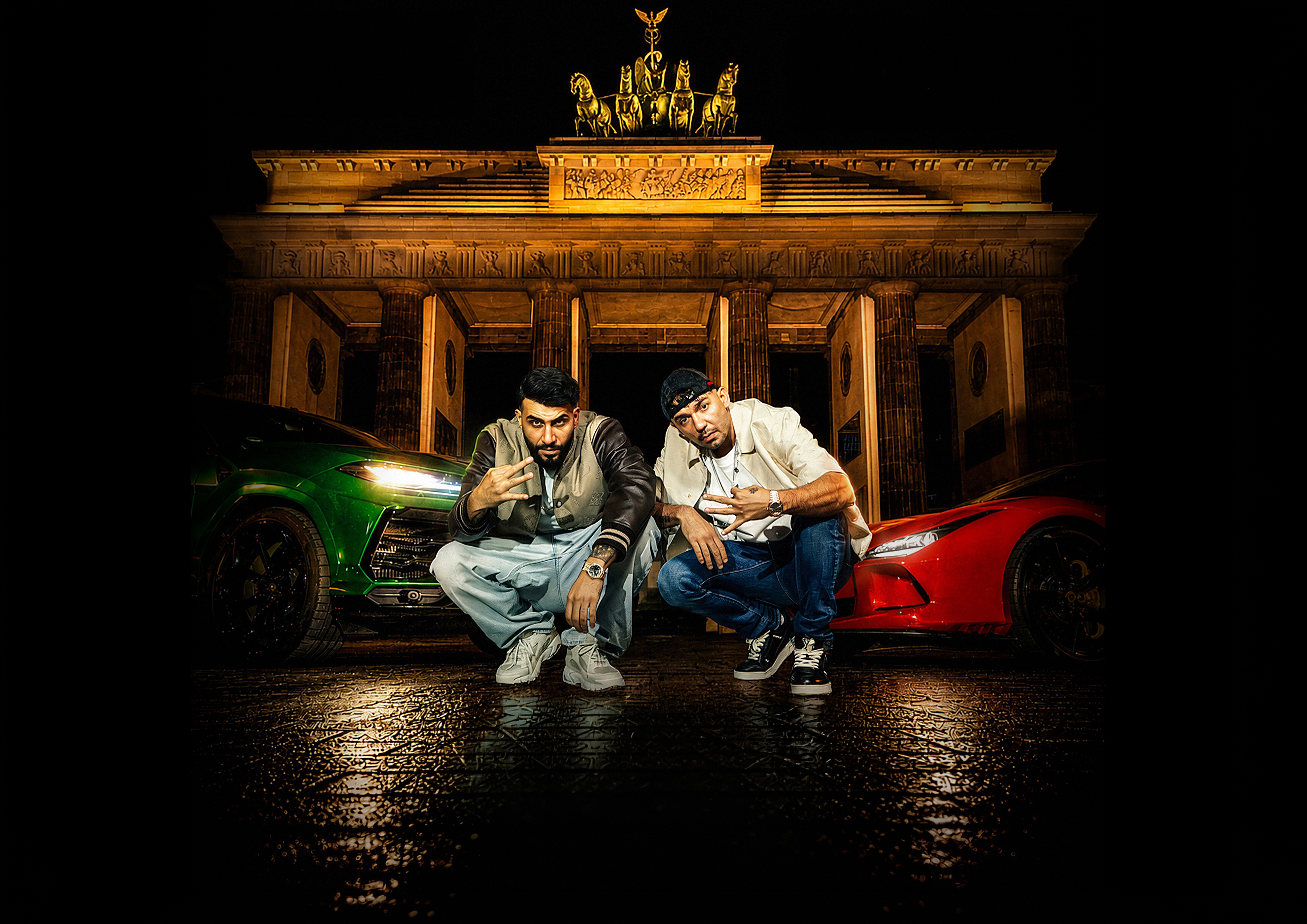 Samra und Capital Bra vor dem Brandenburger Tor