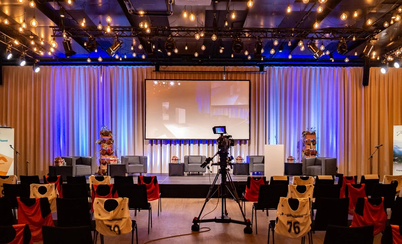 Hybrid-Events in The Hall durchführen