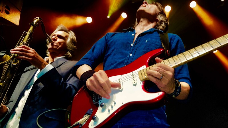 The Dire Straits Experience am 14.12.22 in THE HALL Zürich